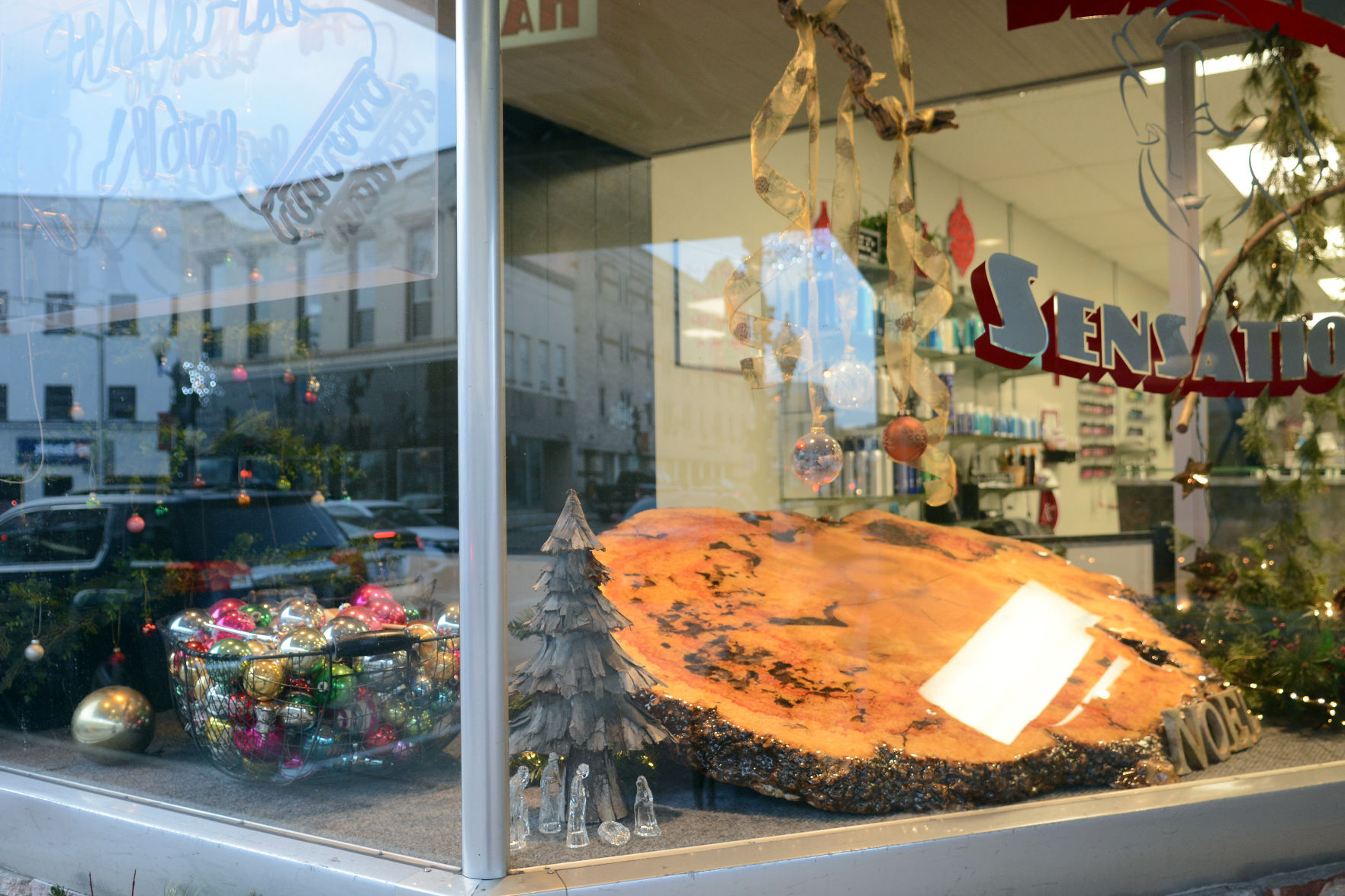 Portage shop windows, Dec. 18, 2020